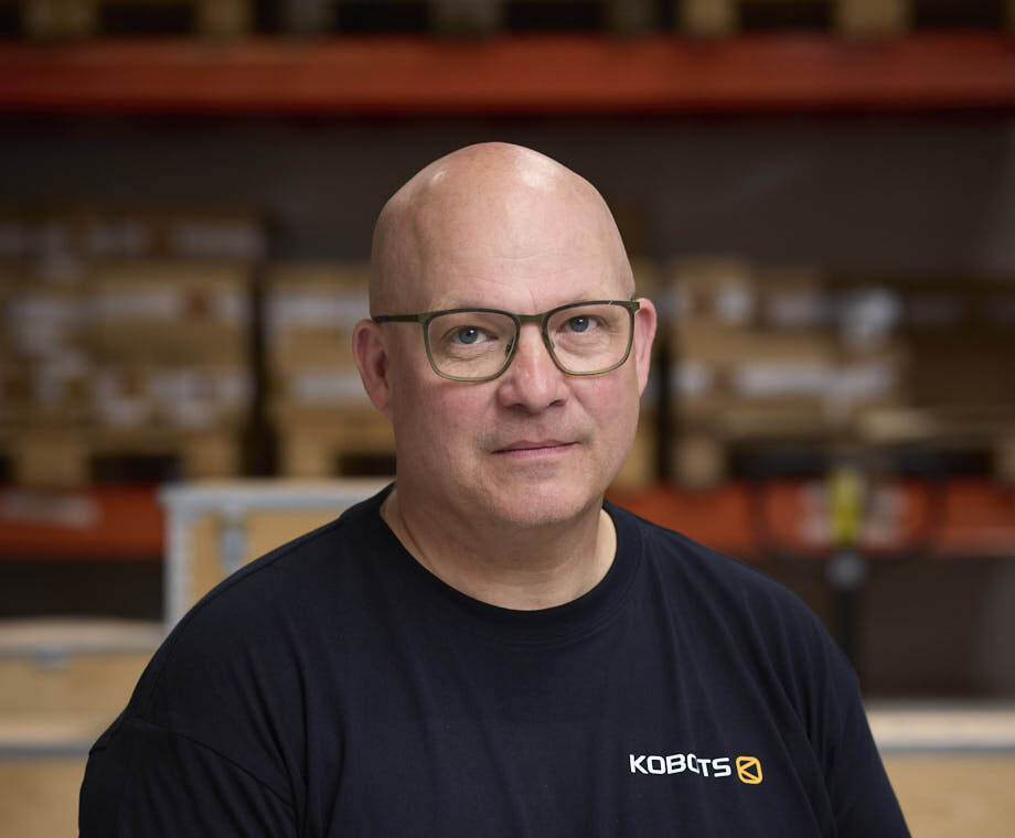 RW-250429-Kobots-Kurt_1908-1250PX.jpg